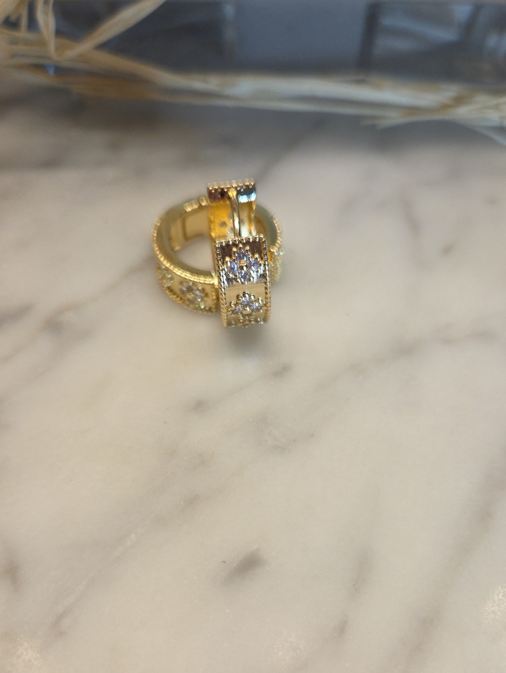 Fashion LV Clover Gold Crystal Pave Huggie Hoop Earrings - Women Jewelry